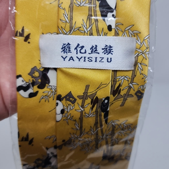 Men's Yayisizu Panda Silk Tie - Picture 5 of 9